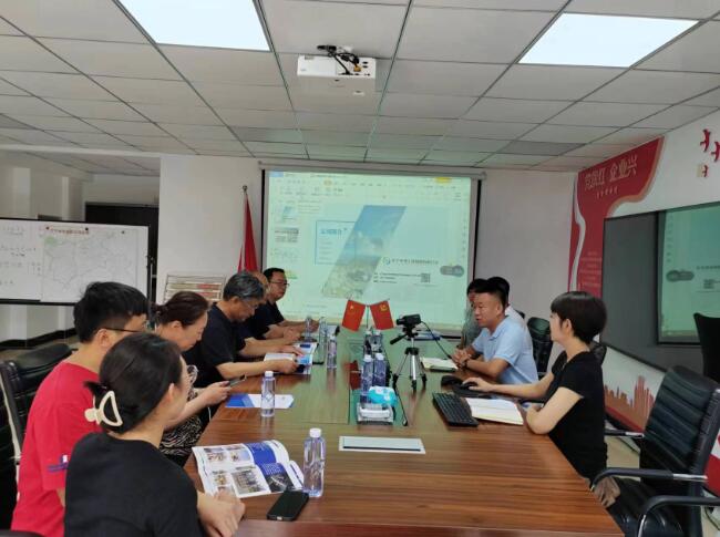 遼寧省測繪地理信息學會理事長楊國范、秘書長高振東一行到公司參觀指導