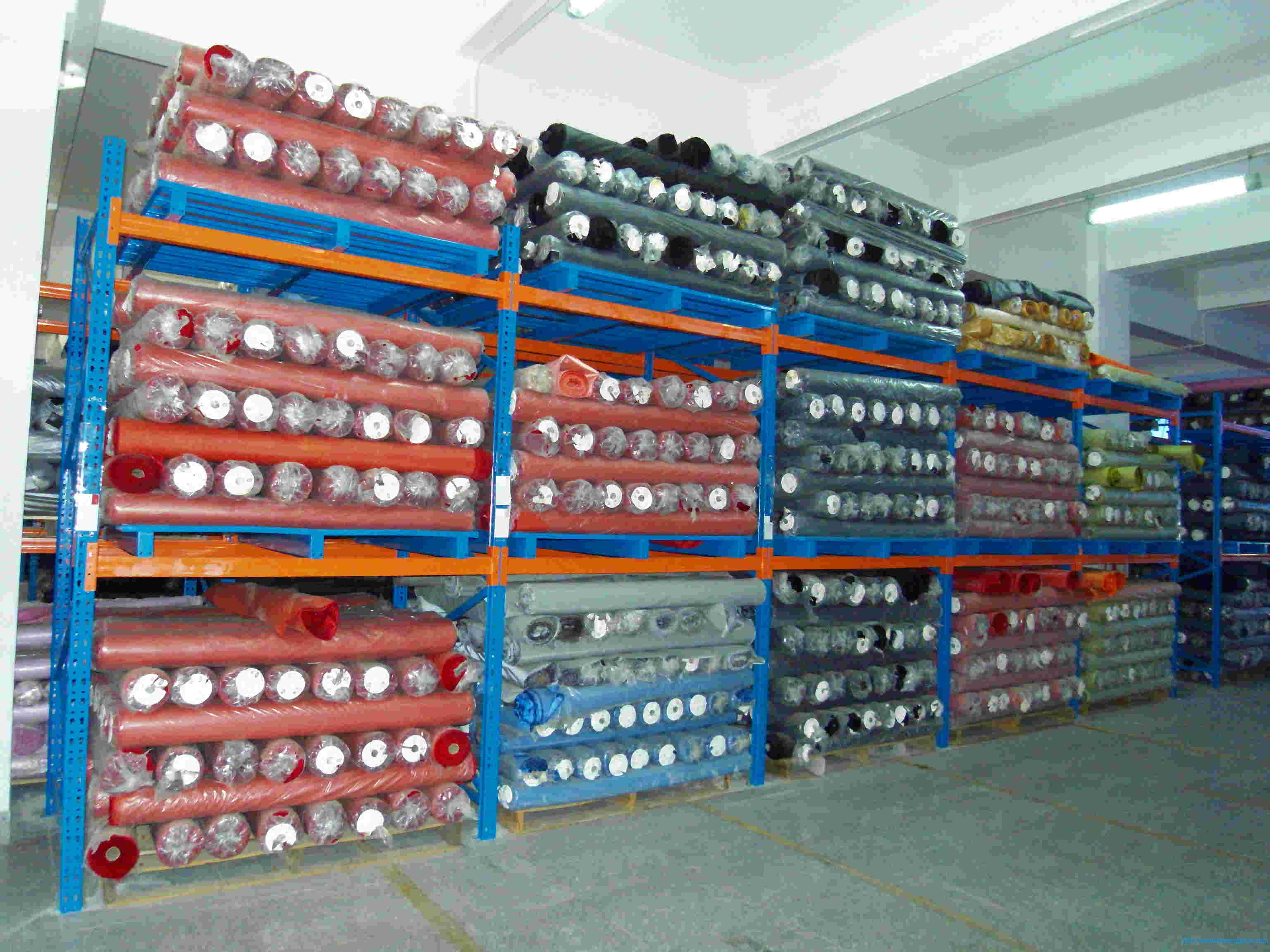 HZ-790型橫梁式貨架    重型高層倉庫貨架應(yīng)用案例